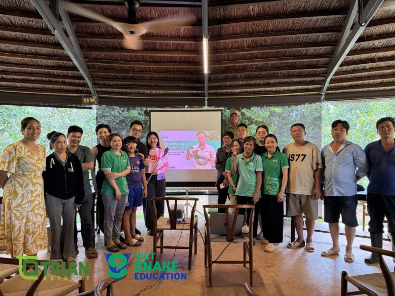Đội ngũ Trị An Retreat và Viet Snake Education sau buổi đào tạo an toàn rắn ngày 26/08/2026